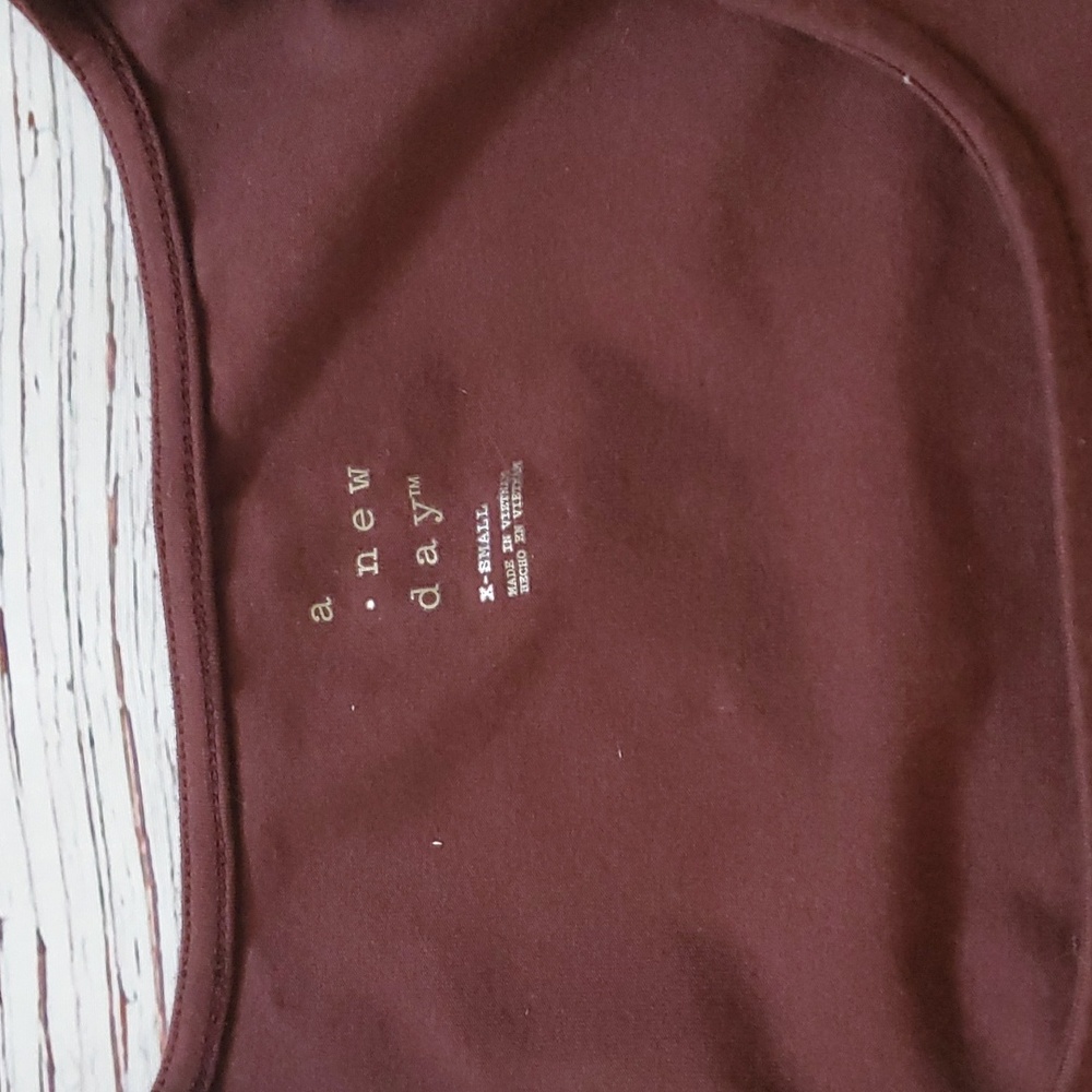 NWOT CUTE BROWN CROP TOP 🤎 - Picture 4 of 7